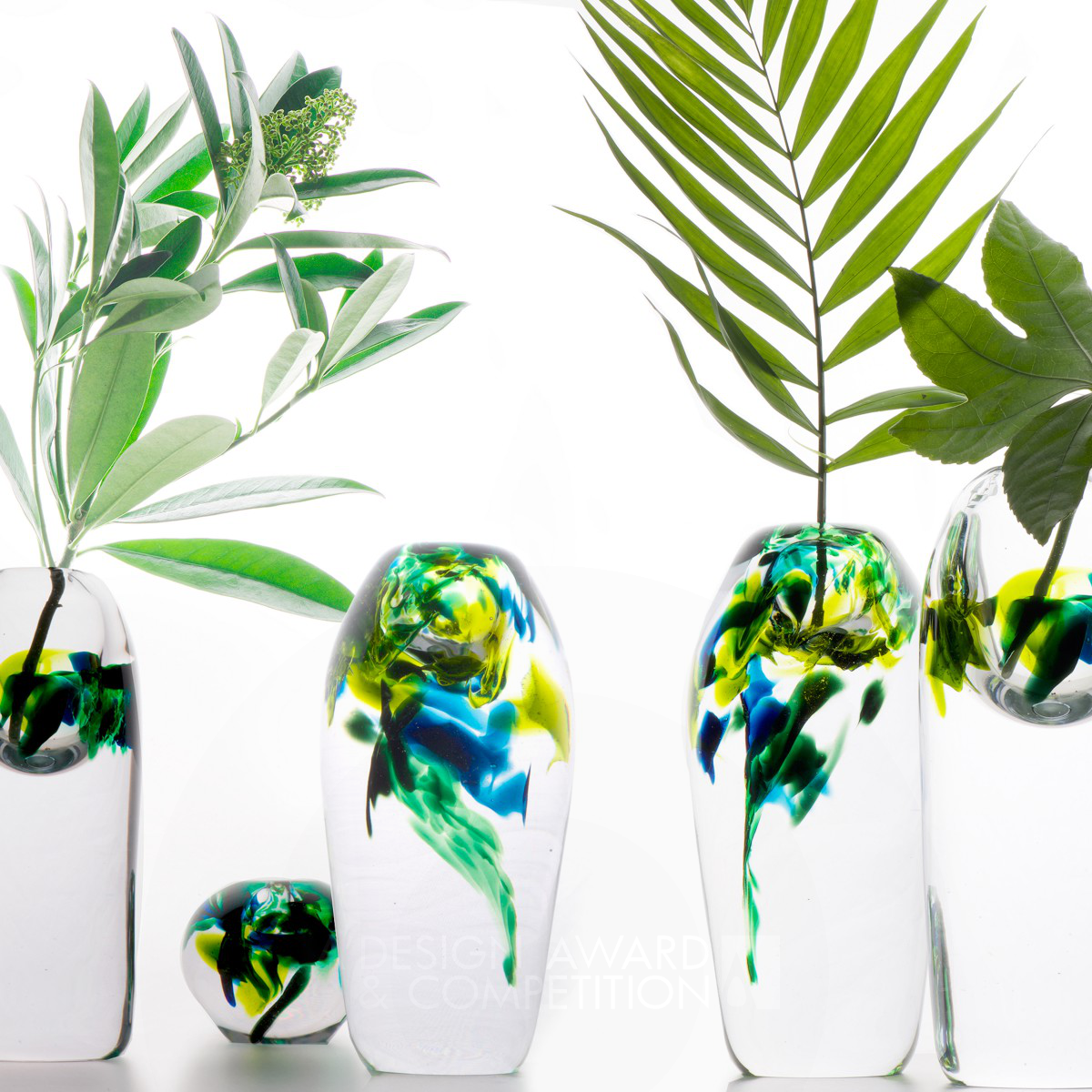 雨林：Sini Majuri的创新玻璃花瓶设计