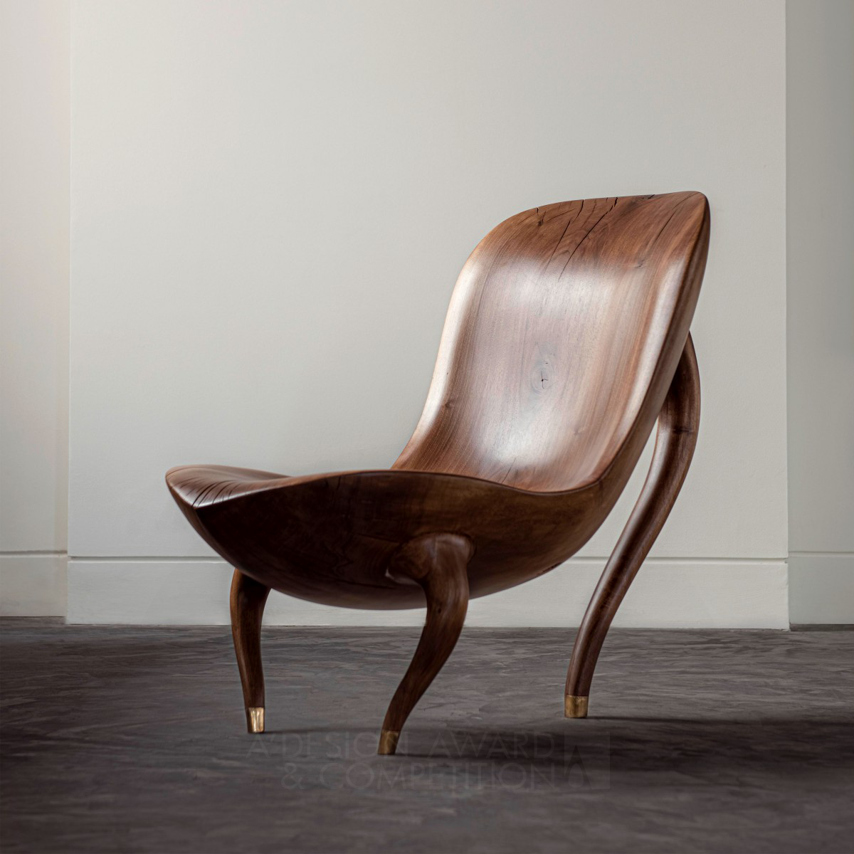 Gis: A Sculptural Wooden Chair