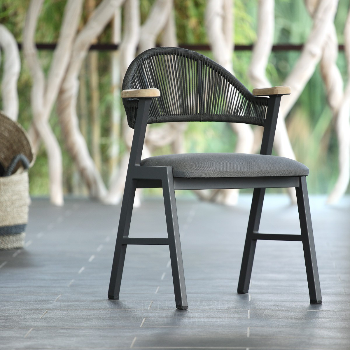 赫尔·尼尔森设计的“阿克塞尔”椅子：60年代北欧风格与印尼工艺的完美融合