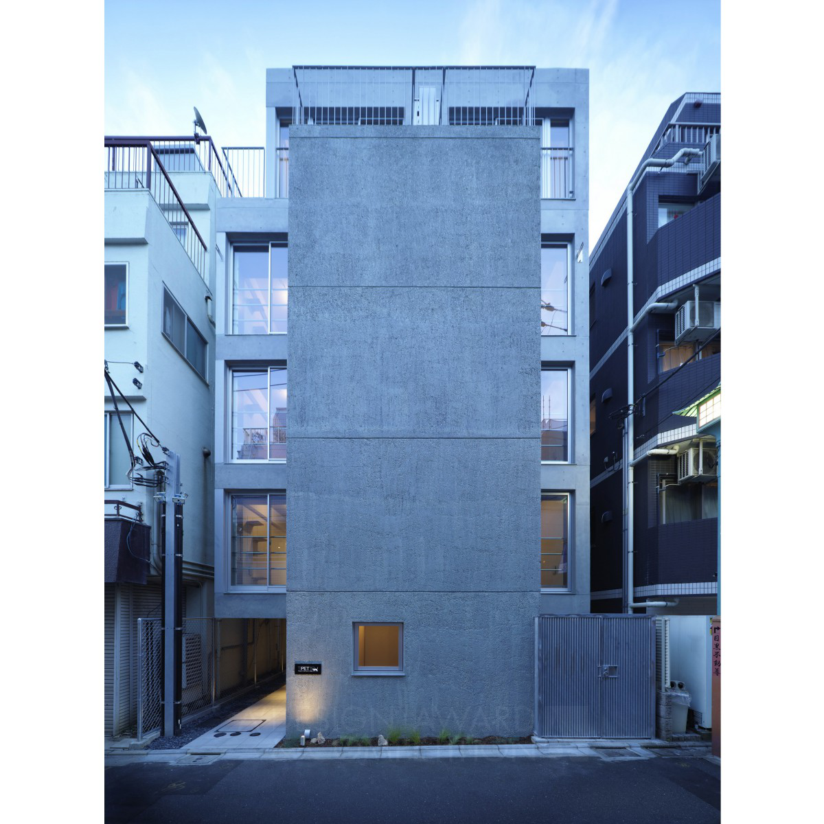 Fudomae Apartment with Six Voids Complex by Akira Koyama