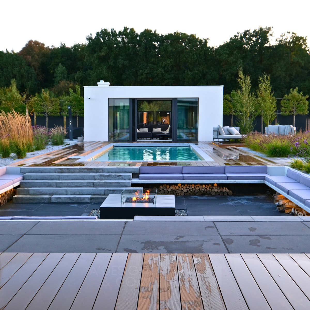 Contemporary Relaxed Home Garden by Dagmara Berent Iron Landscape Planning and Garden Design Award Winner 2024 