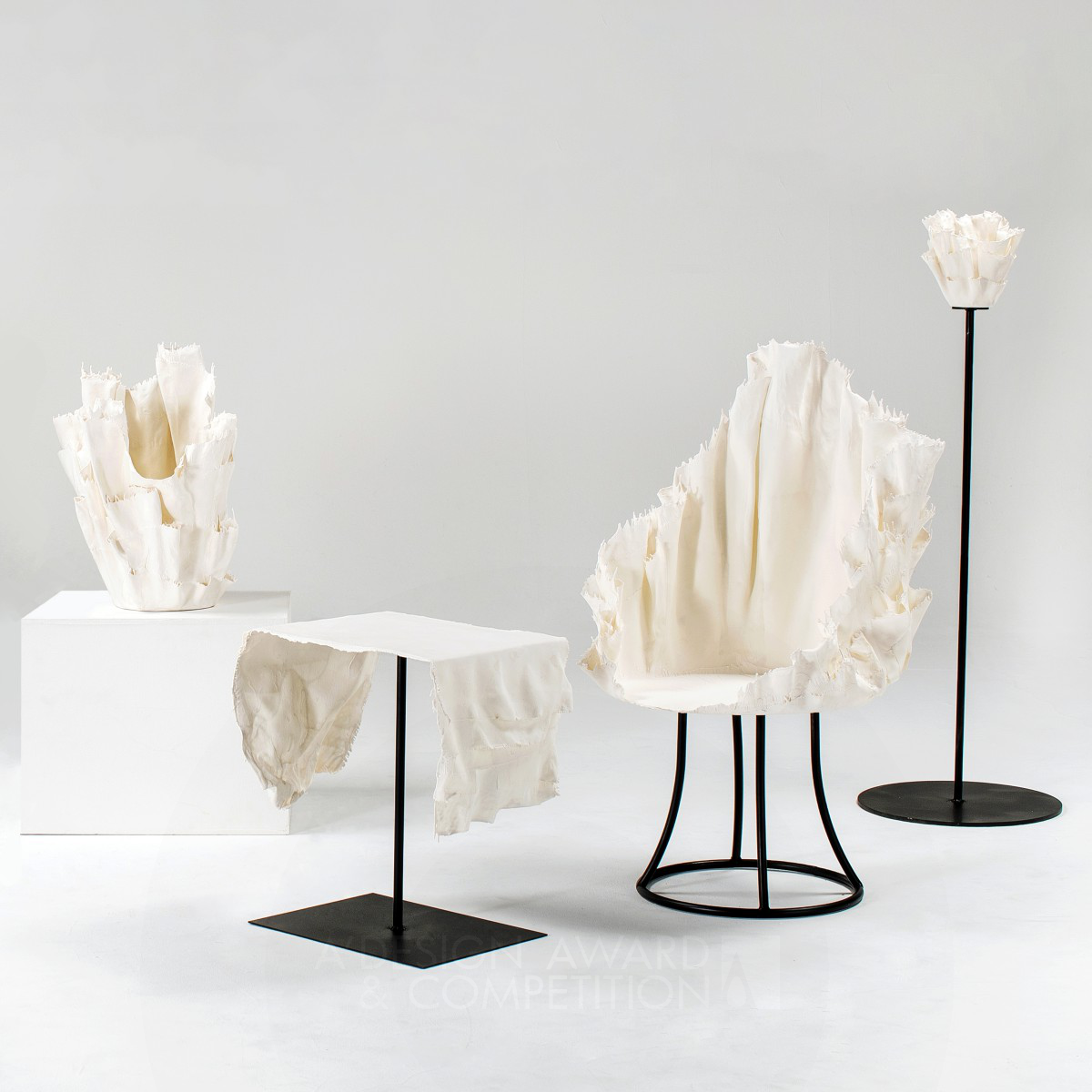 Dress: Eine einzigartige Porzellanmöbelkollektion von Masahiro Kito