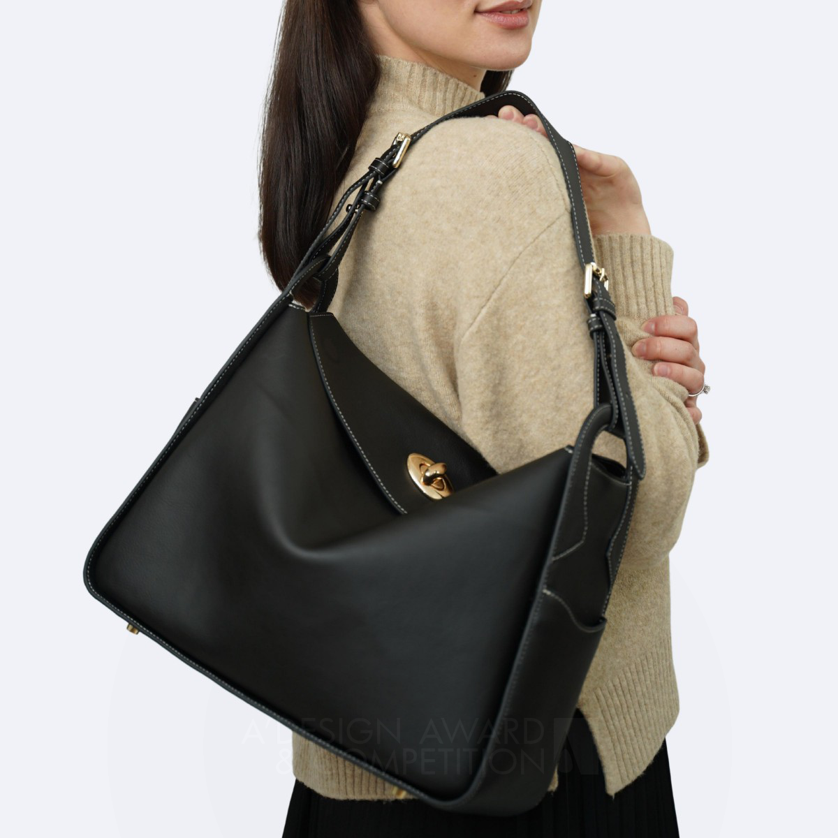 حقيبة "ويت" من تصميم تيريزا تشان: الابتكار والأناقة في خدمة المرأة العاملة