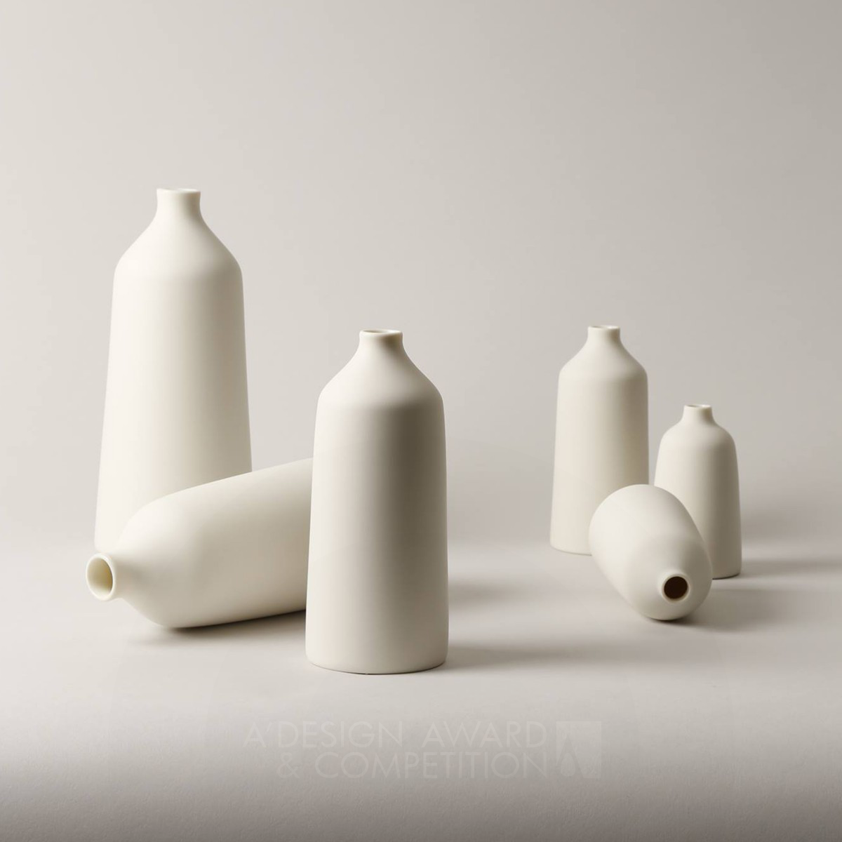 Noiseless: Işığın ve Gölgenin Dengesini Yakalayan Minimalist Vazo Tasarımı