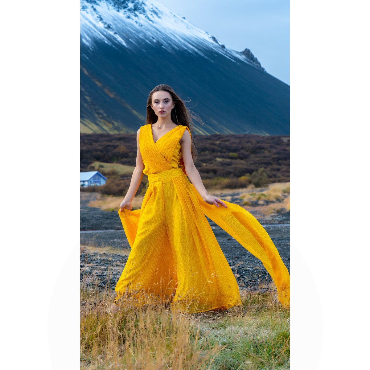 Этнический желтый комбинезон от Shilpa Sharma: соединение традиций и моды