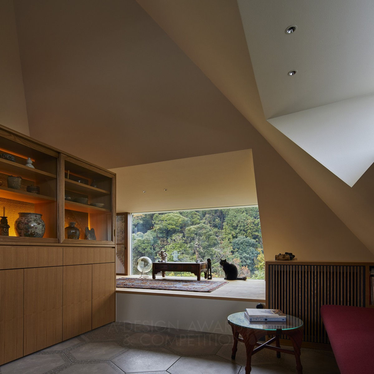 Hat on the Ridge Residence and Gallery by Kiyotoshi Mori