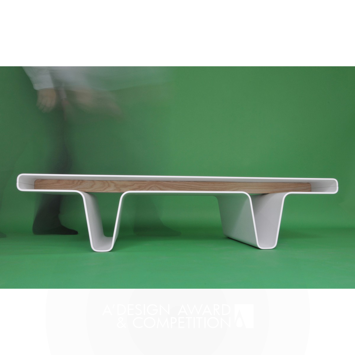 Bend: A Sculptural Coffee Table with Fluid Lines