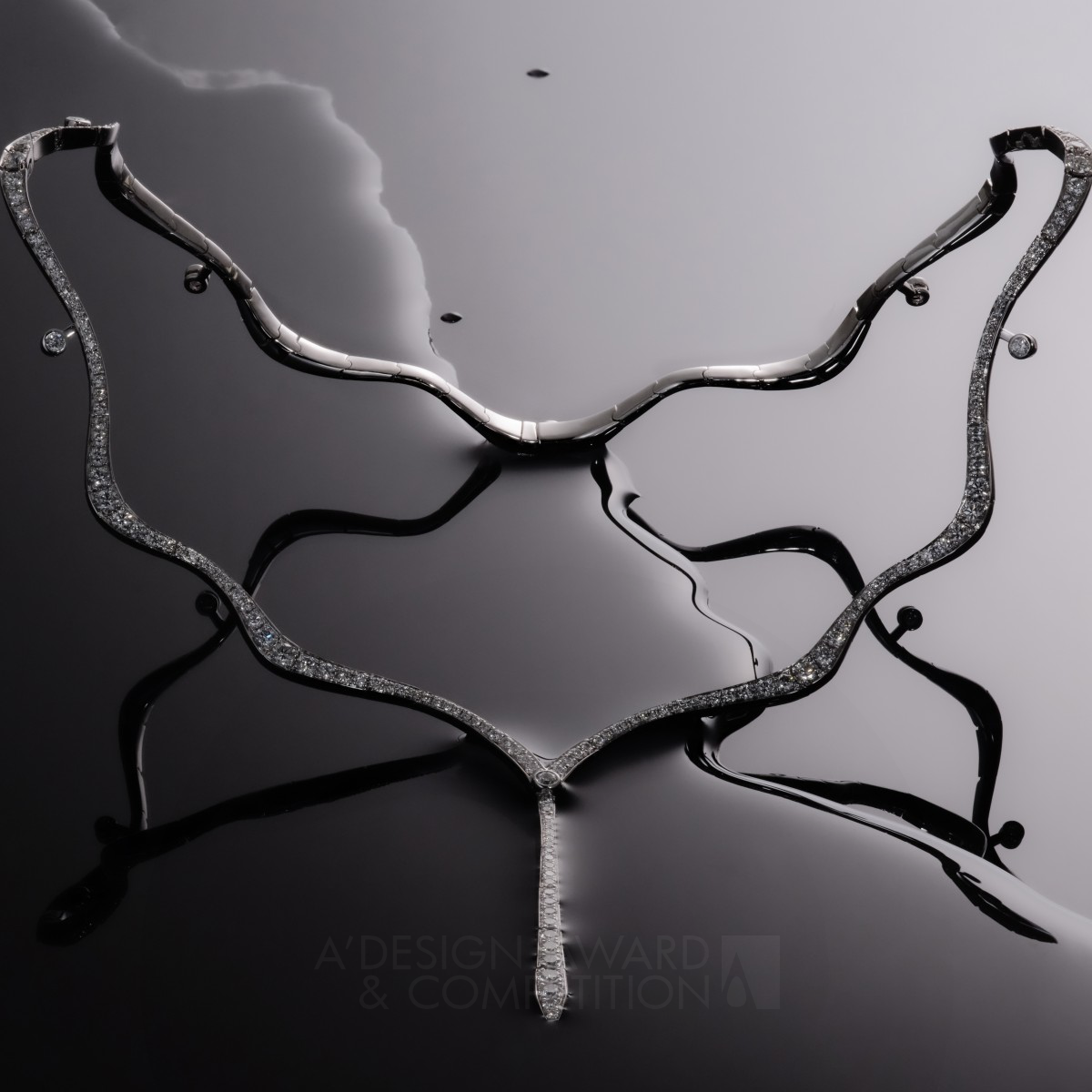 Einzigartiges Design: Midnight Tide Halskette von Elinn Yi Fang
