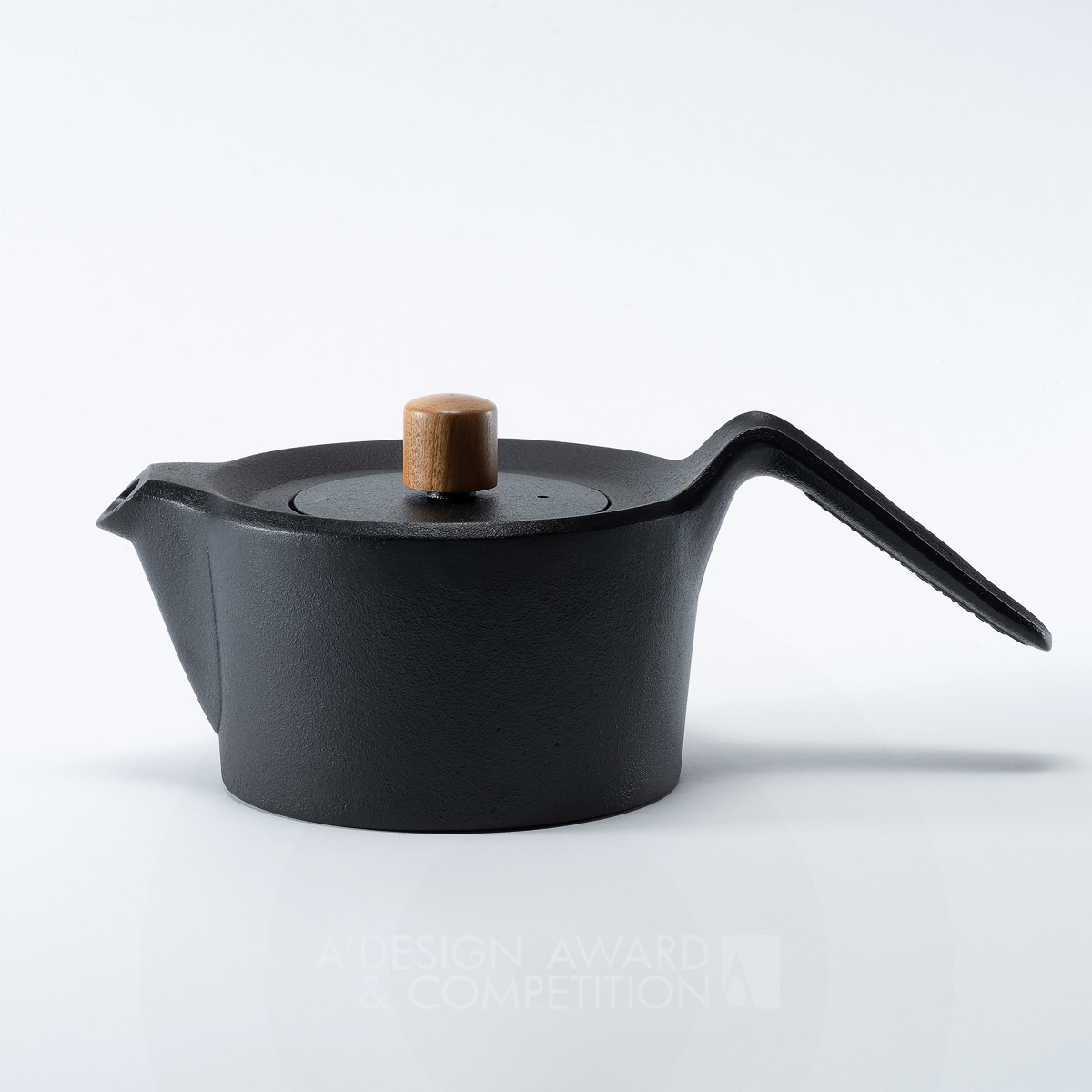 Nambu Ironware Swallow Pot Water Kettle Teapot by Akira Kikuchi Silver Bakeware, Tableware, Drinkware and Cookware Design Award Winner 2024 