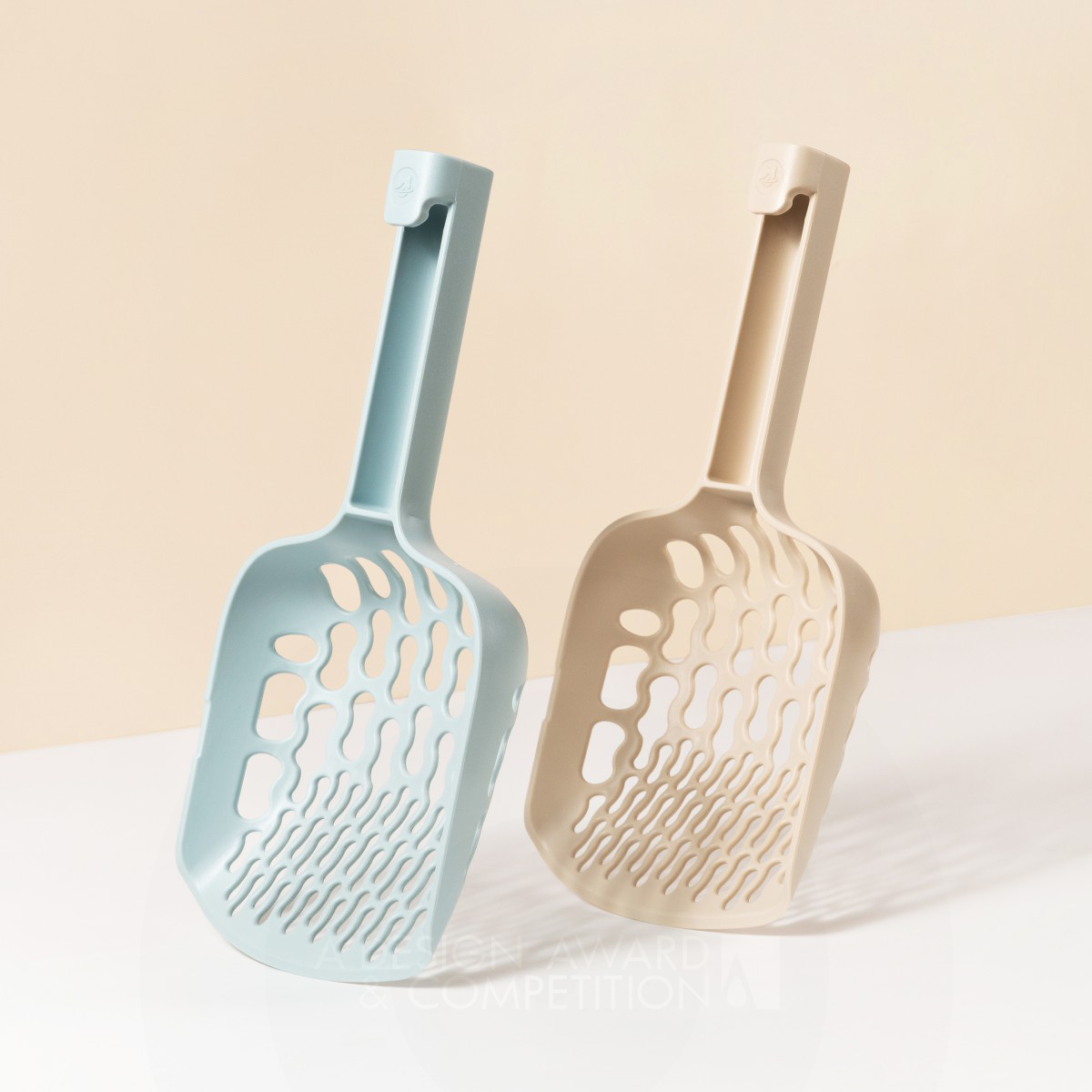 Planddo Co., Ltd. wins Iron at the prestigious A' Pet Care, Toys, Supplies and Products for Animals Design Award with Infinity Cat Litter Scoop.
