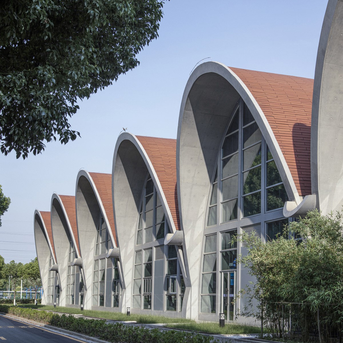 Architectonische Symfonie in Beton en Water