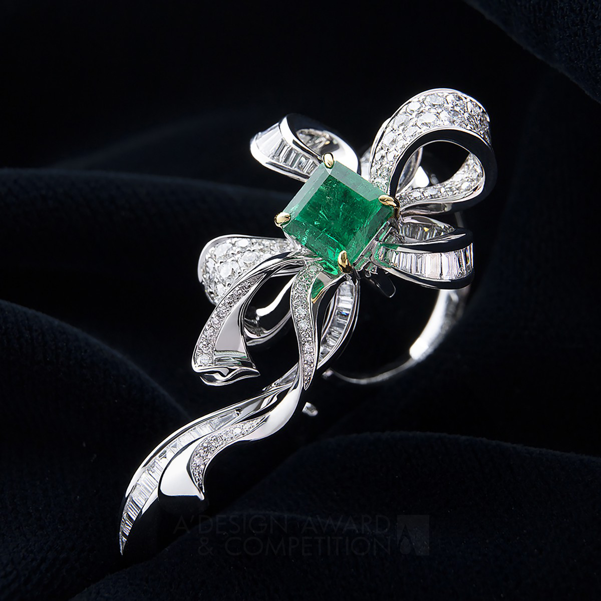 Olivia Yao wins Silver at the prestigious A' Jewelry Design Award with Emerald Ribbon Ring Multiwear Jewelry.