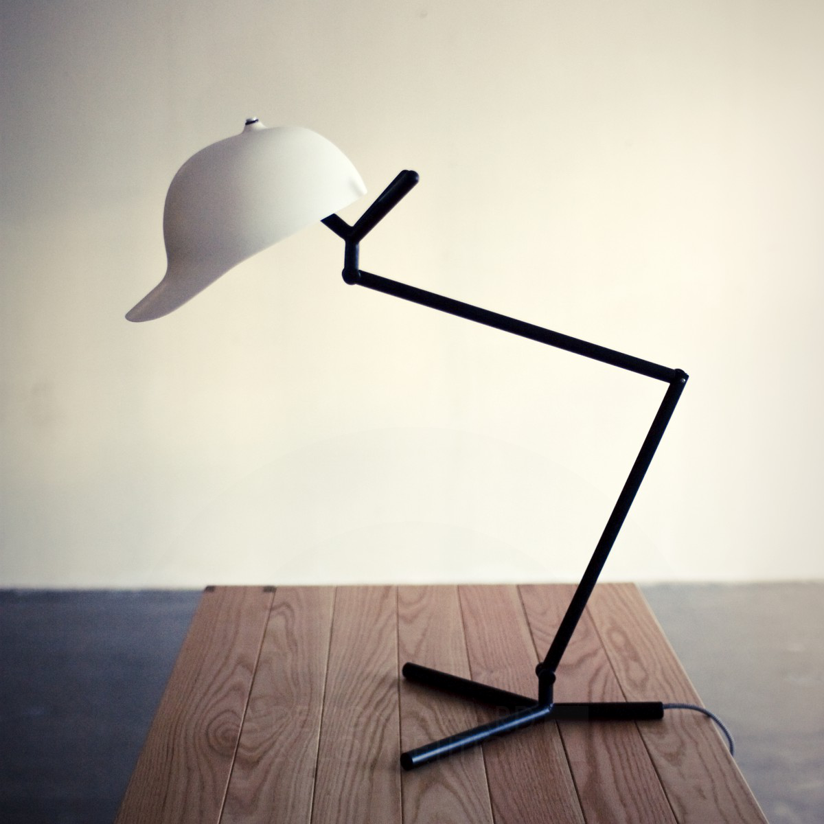 CAP : Objects to IMAGINE #02 Stand lamp by Mars HwaSung Yoo