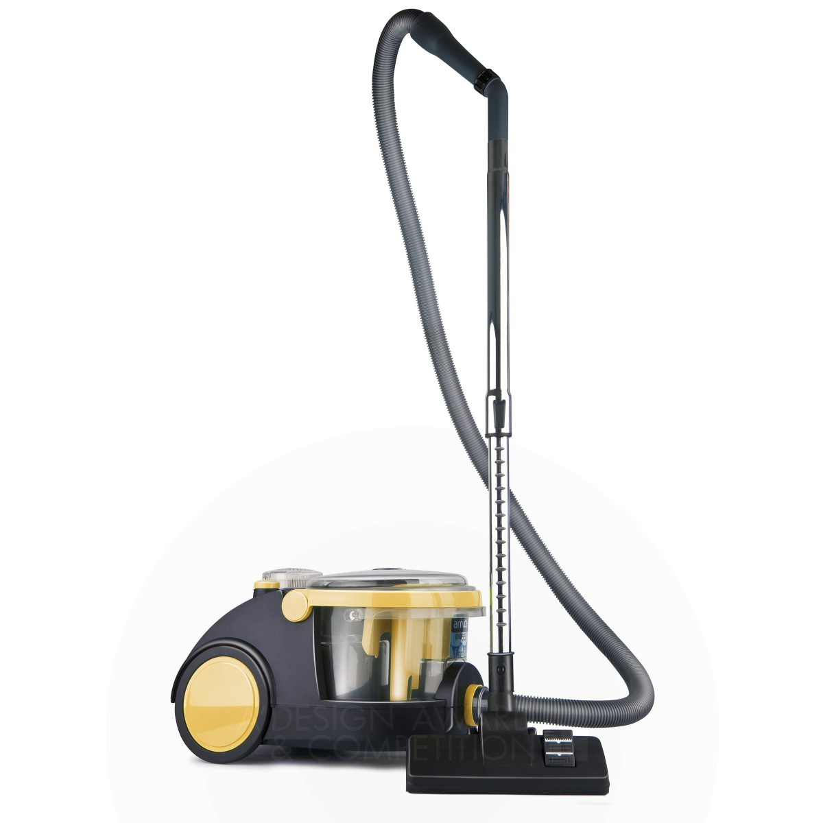 Yasemin Ulukan vacuum cleaner with water filter