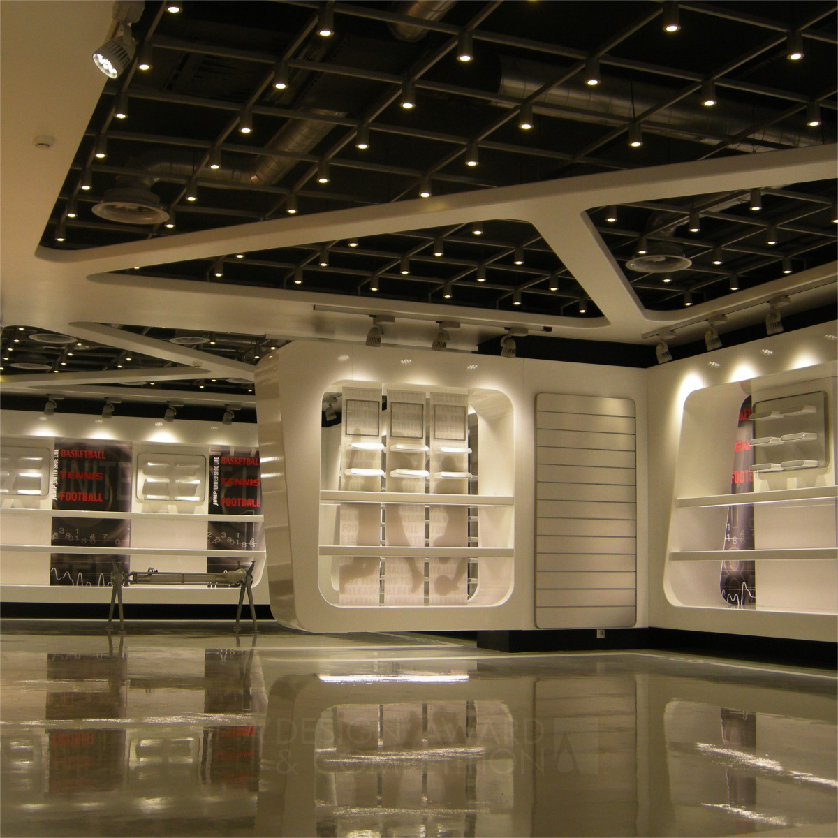 Fast Forward Showroom, Retail by Ayhan Güneri