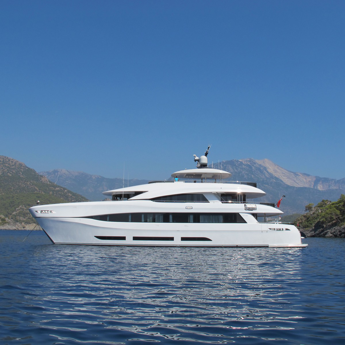 Curvelle quaranta luxury power catamaran superyacht by Luuk V. van Zanten