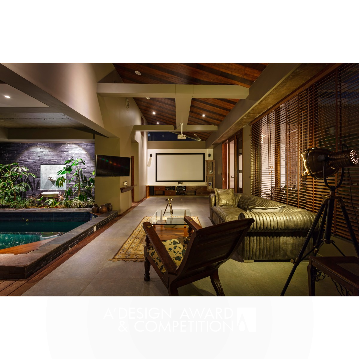 Iron Winner. Eclectic Indian penthouse by Nupur Magdum /  Satyajit Bhosle