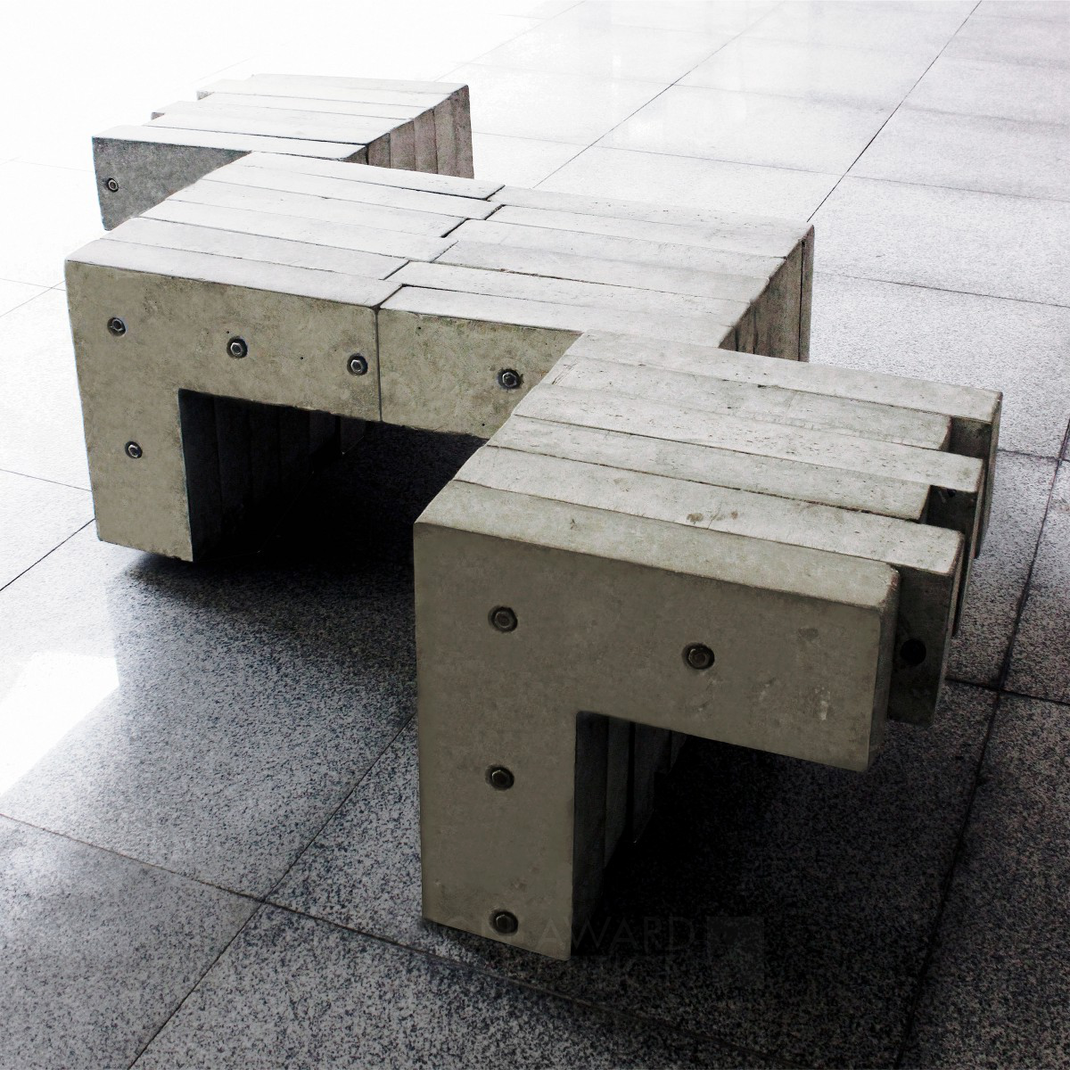 Public seat L-shape concrete seat by Qiu Liwei