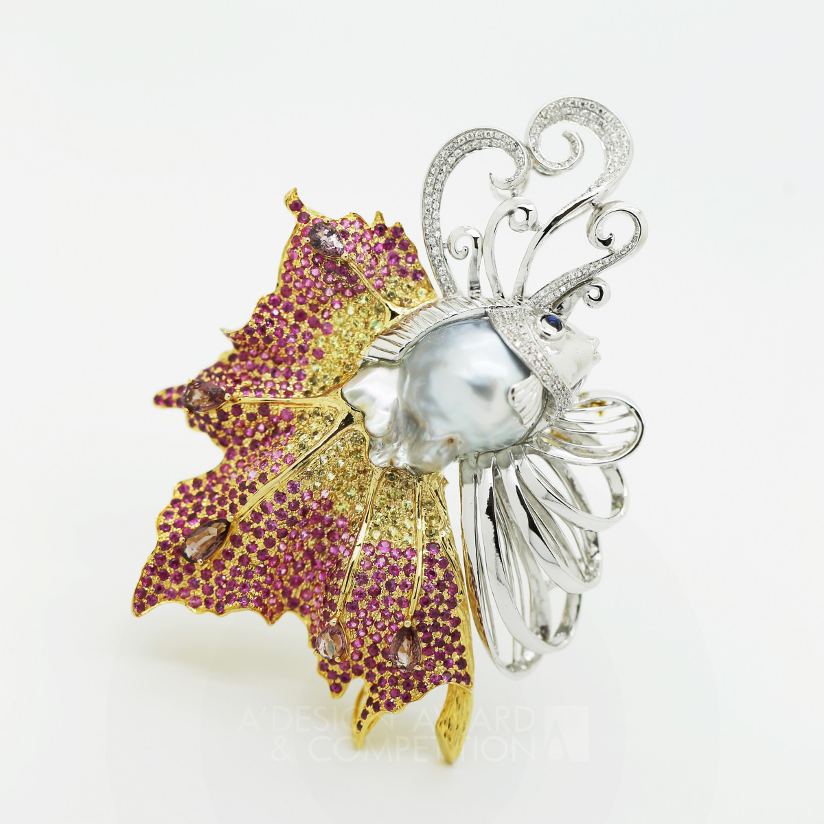 The power of charm Brooch by Meng Han, Yu