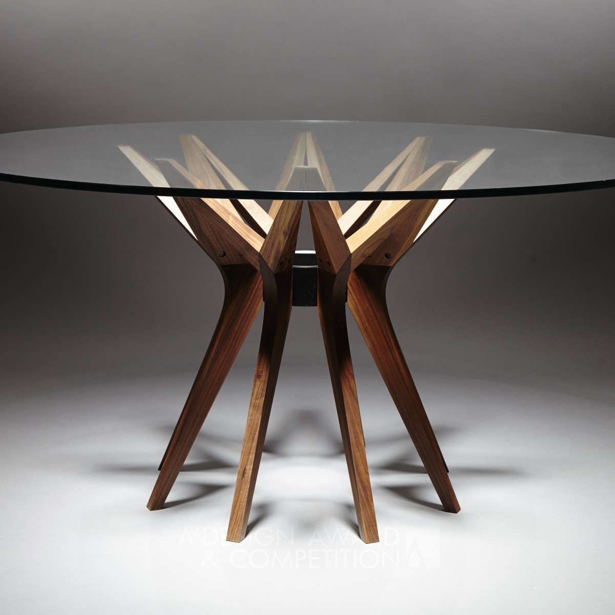 Y Table by Reda Amalou