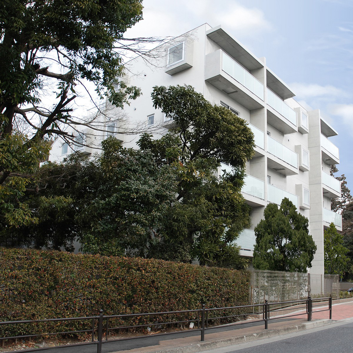 Solaia Apartment by Yoshitaka Uchino