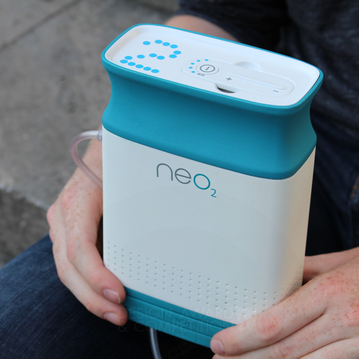 neo2 mobile oxygen concentrator by Julia Regnath