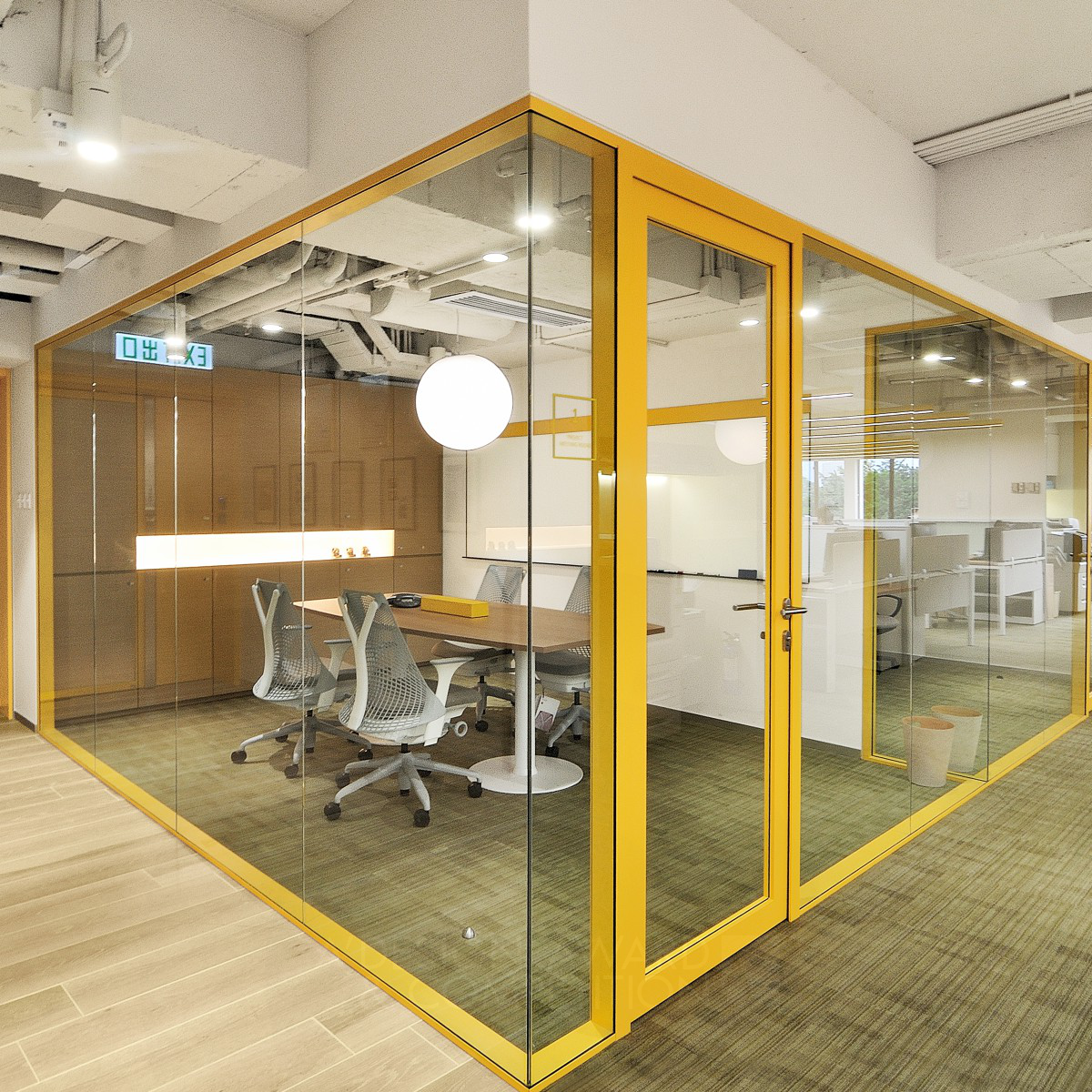 Legend Office Hong Kong Office by CTRC Design Consultant Ltd.