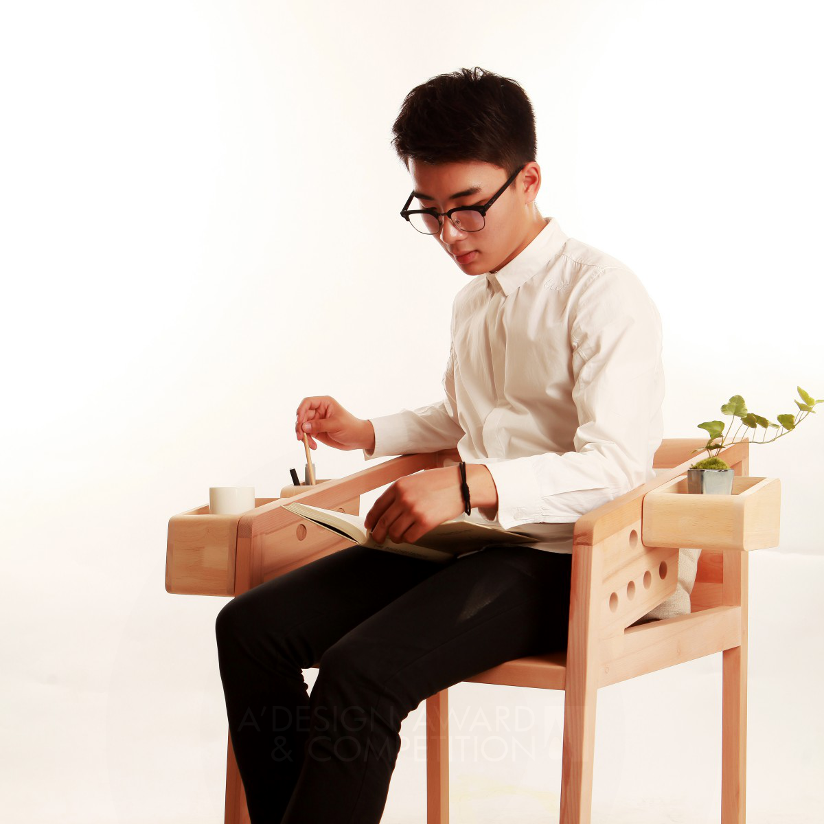 Leisure Attaching Chair by Bowen Qian