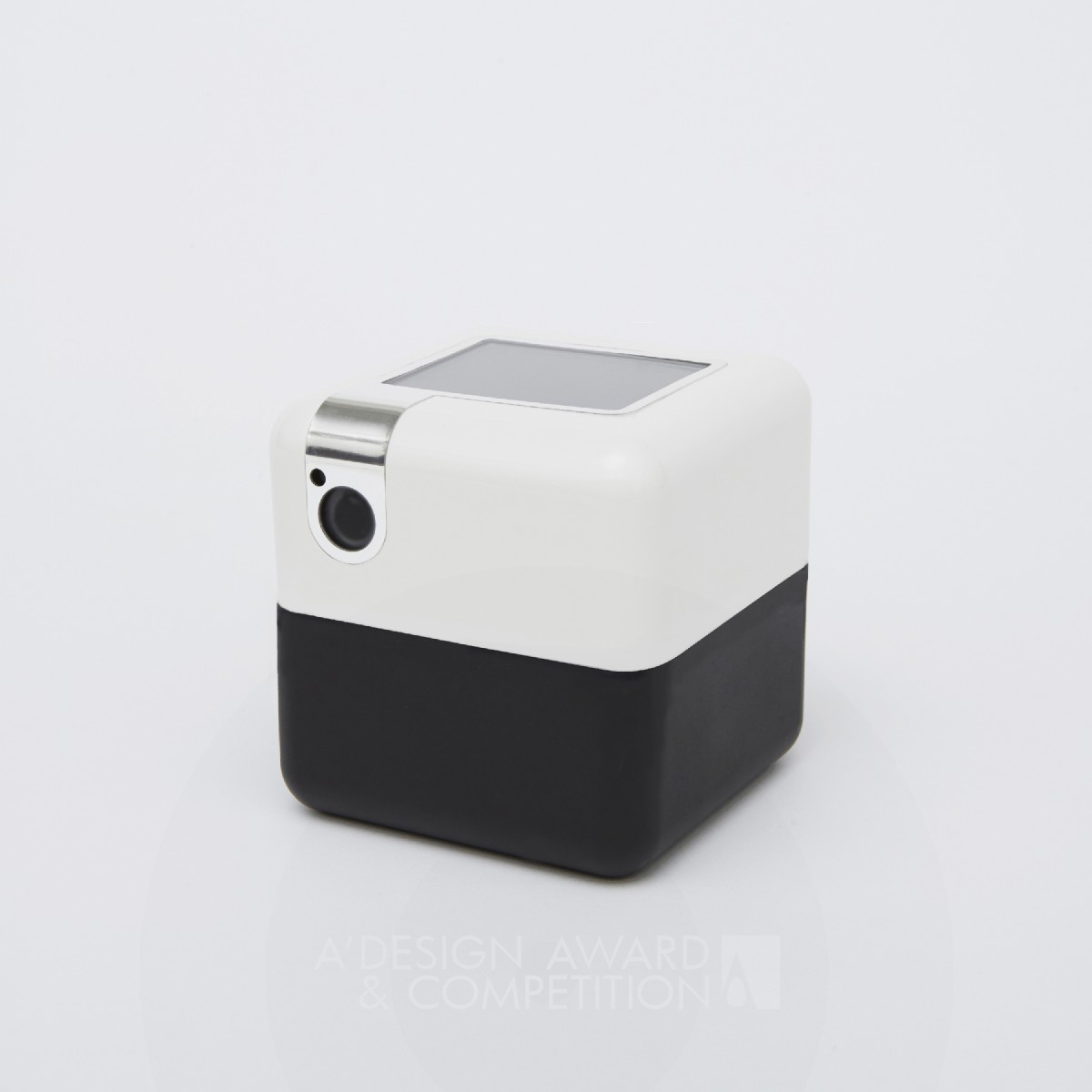 PLEN Cube Portable Assistant Robot by Natsuo Akazawa