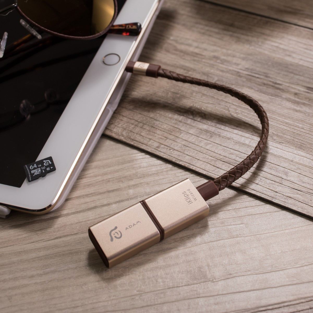 Hung-Yi Asher Lin Lightning to USB-A microSD Card Reader