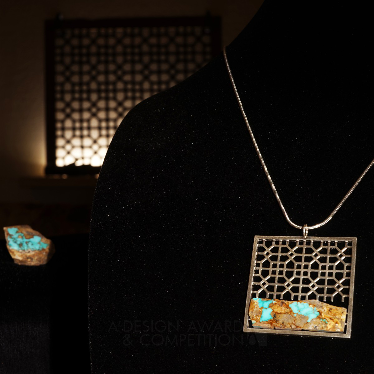 Glimpse Necklace set by Hootan Hamedani