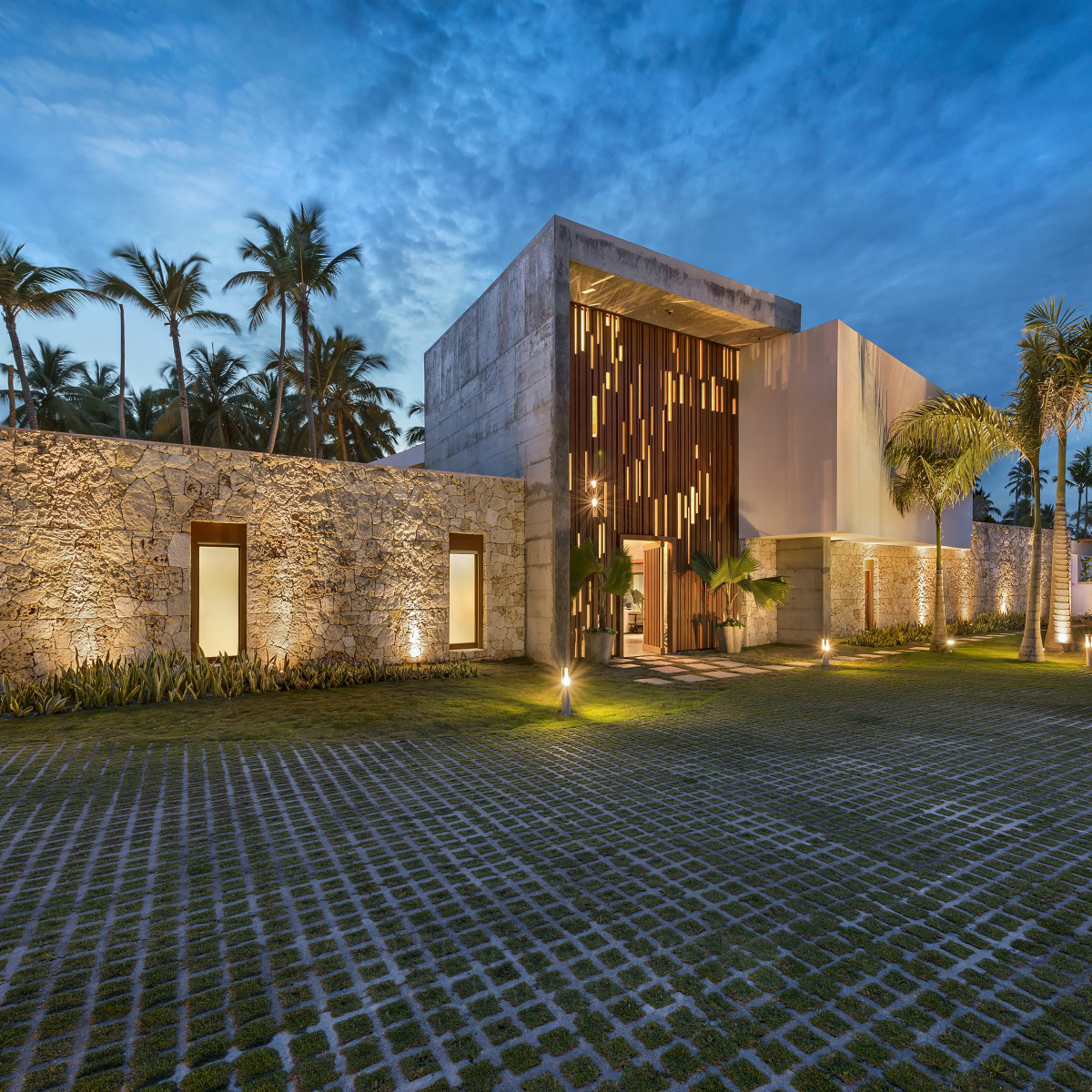 Dante Luna wins Golden at the prestigious A' Architecture, Building and Structure Design Award with Lulu Villa House.