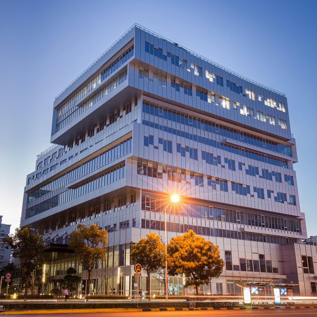 Bin Gu Plaza Commercial Office by hpa Ho and Partners Architects Engineers and Development Consultants Limited