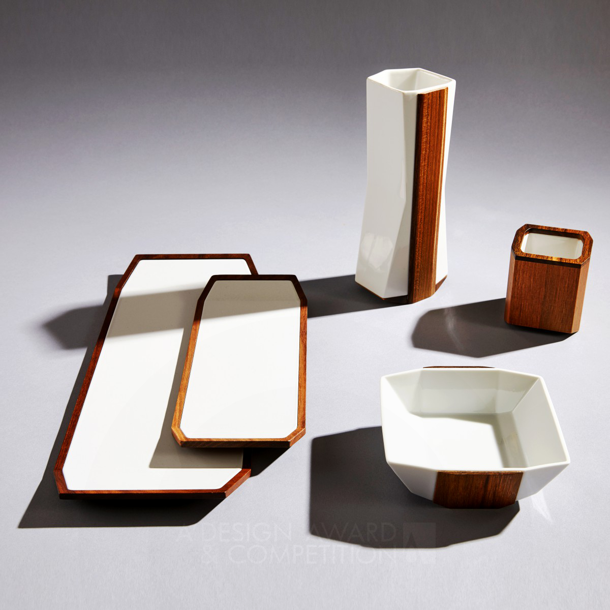 Yoshiaki Ito Decorative dishware