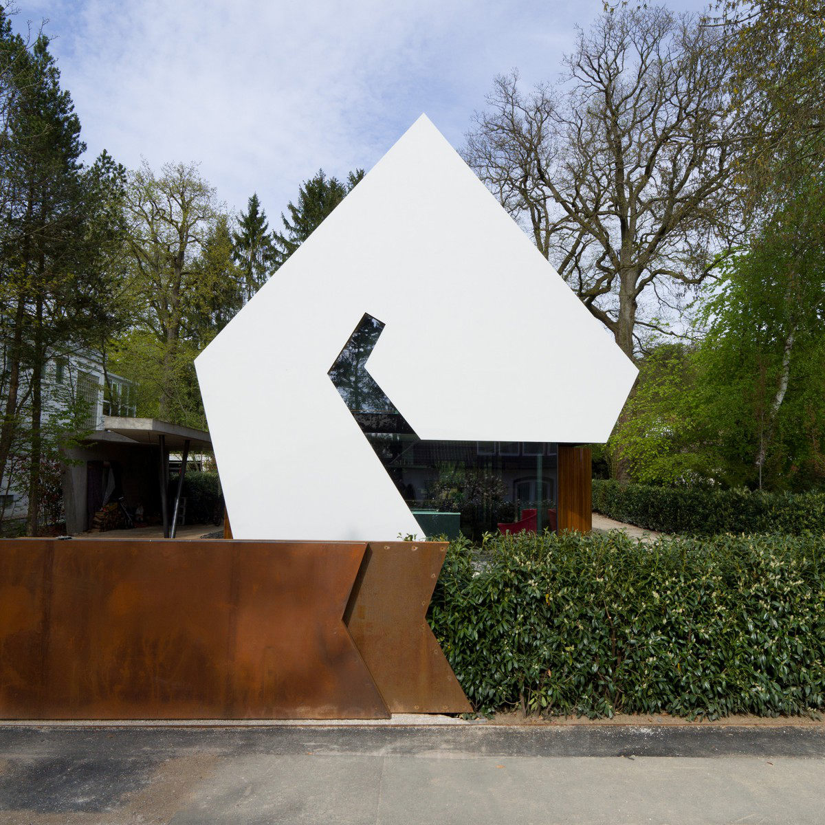 Goethestrasse 1 Private House by Gronych + Dollega Architekten