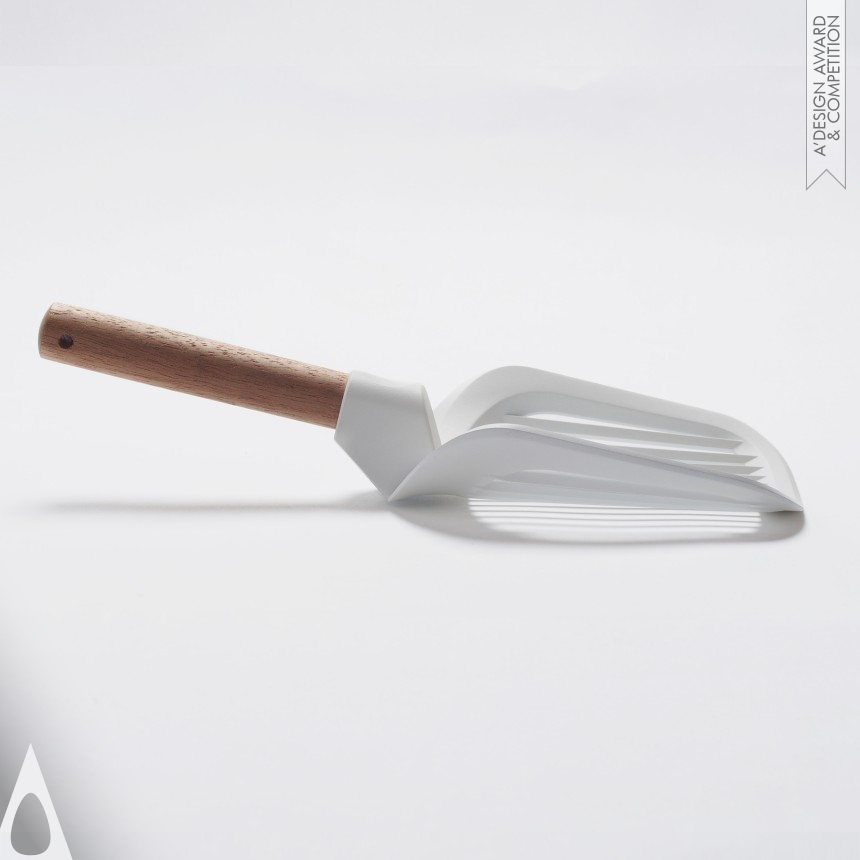 Bronze Pet Care, Toys, Supplies and Products for Animals Design Award Winner 2021 Yep Cat Litter Scoop 