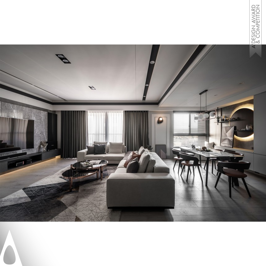 Ching-Lin Yu Glimmering Figure