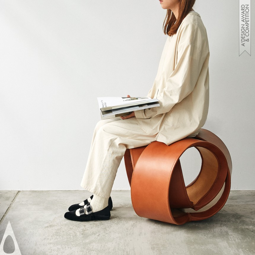 Golden Furniture Design Award Winner 2022 O3Connect Stool 