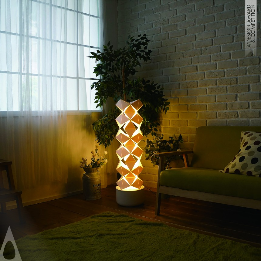 Chia-Yu Yeh Floor Lamp