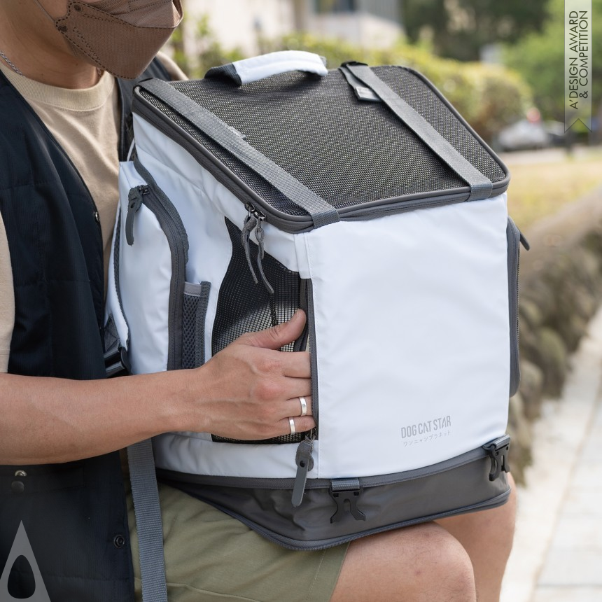 Planddo Co., Ltd.'s Little Cube Pet Backpack