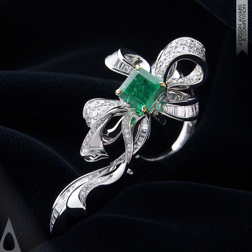 Silver Winner. Emerald Ribbon Ring by Olivia Yao