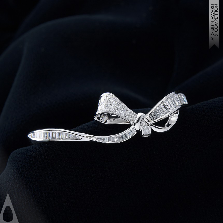 Emerald Ribbon Ring - Silver Jewelry Design Award Winner