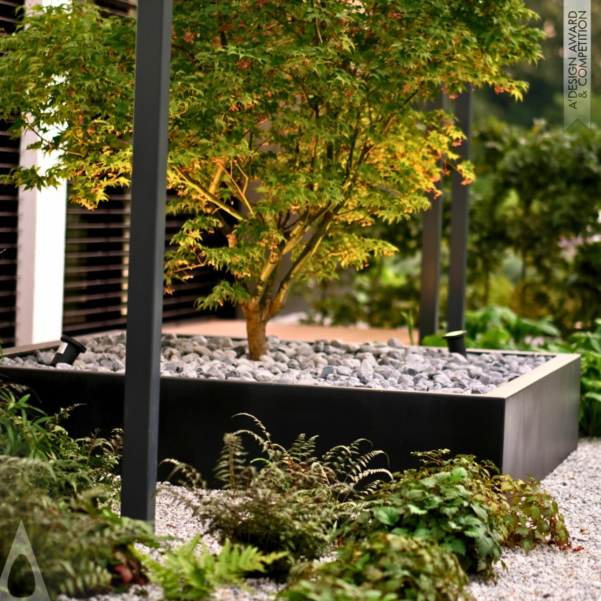 Iron Landscape Planning and Garden Design Award Winner 2024 Simple Chic Home Garden 