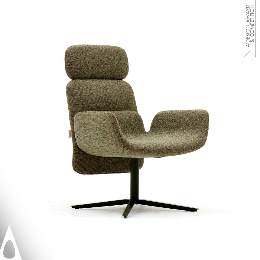 Bronze Winner. Tux by Ruya Akyol