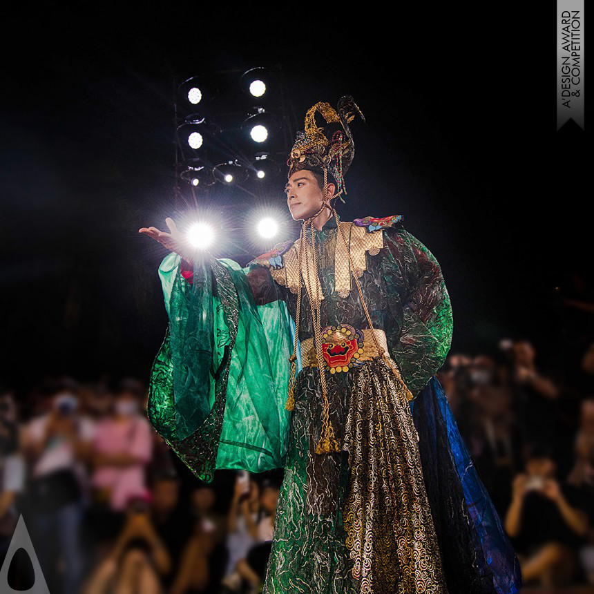 Liangi Wu and Chihsiang Li's Fashionable Guan Gong Stage Wear
