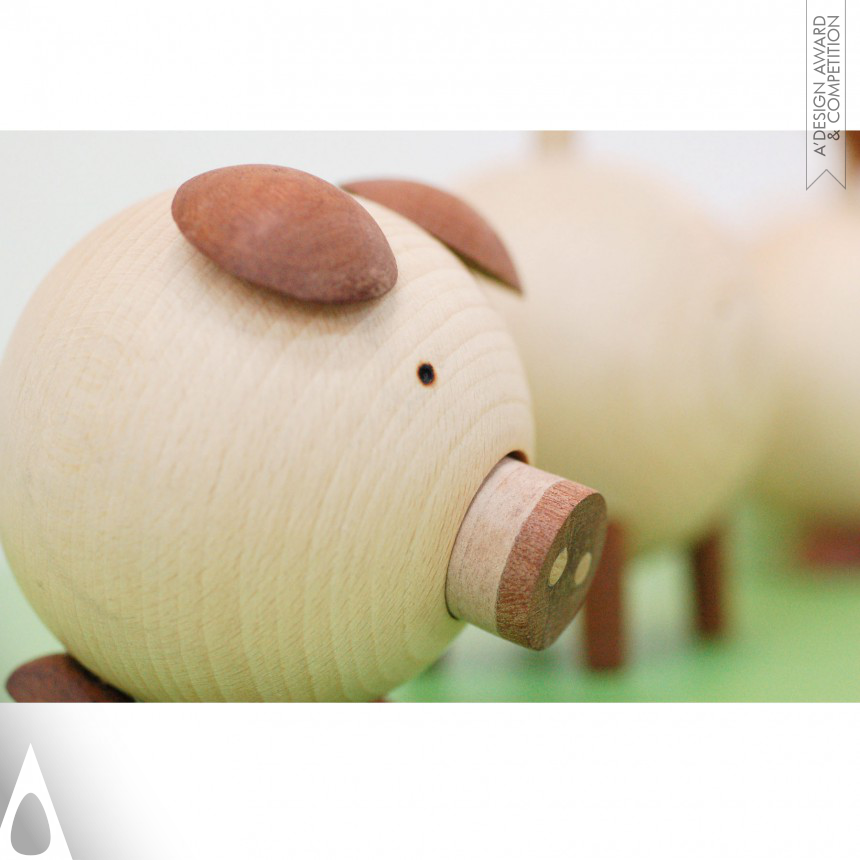 Movable wooden animals designed by Sha Yang