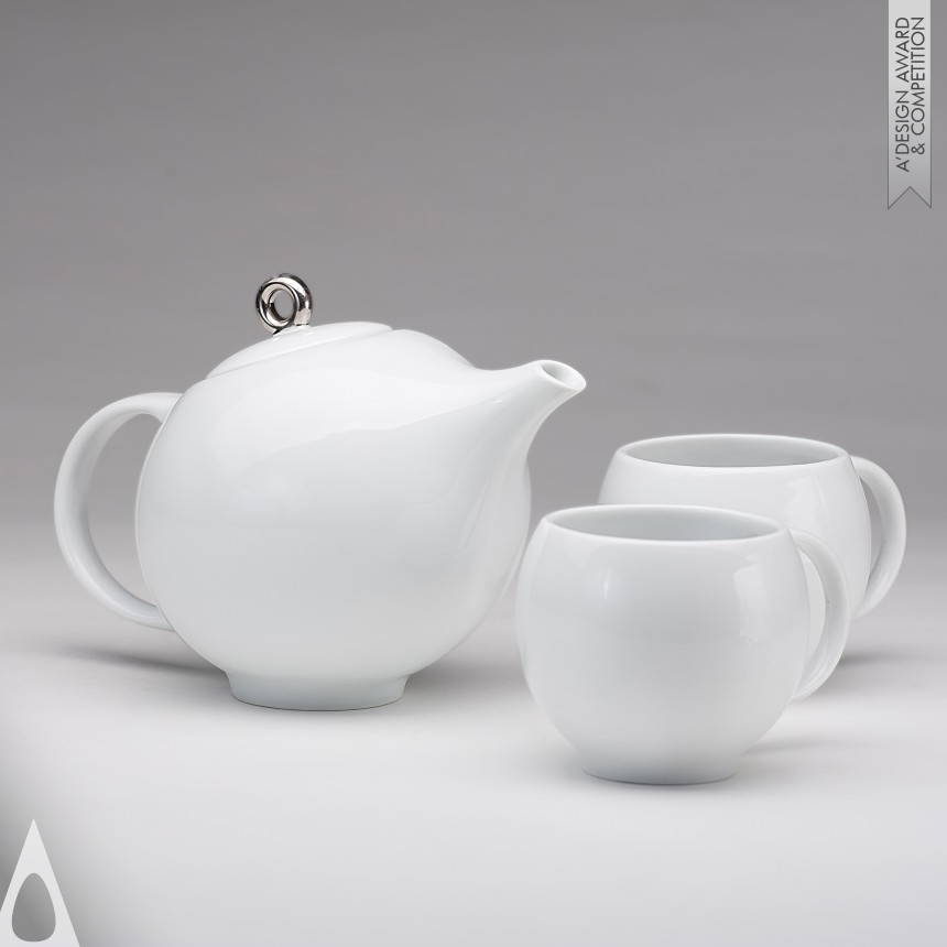 Maia Ming Fong EVA tea set