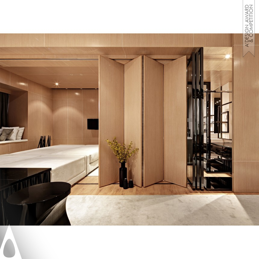 5+2 STUDIO Show Flat