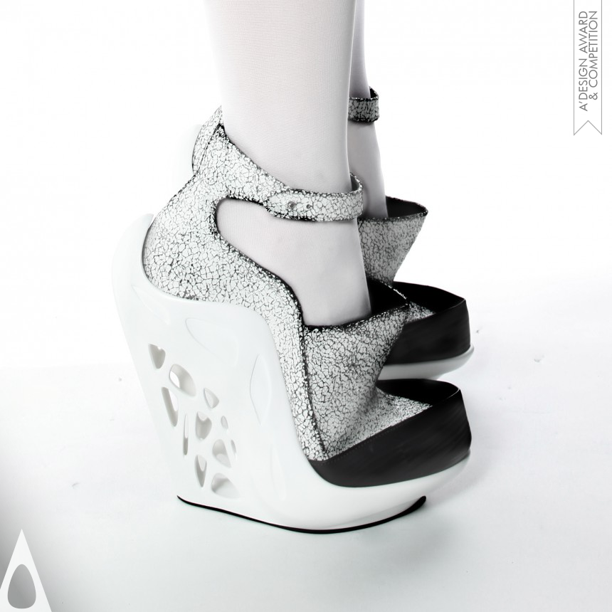 ZOE JIA-YU DAI The 3D printed shoes.