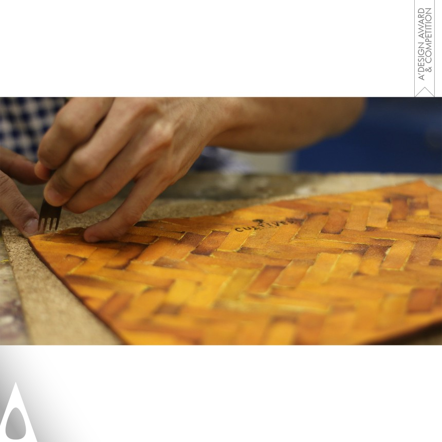 Leung Jia Jun Orange handbag